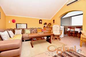 Jednosoban dupleks stan u Baošićima